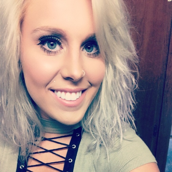 Meet your Posher, Kenzie - Picture 5 of 5